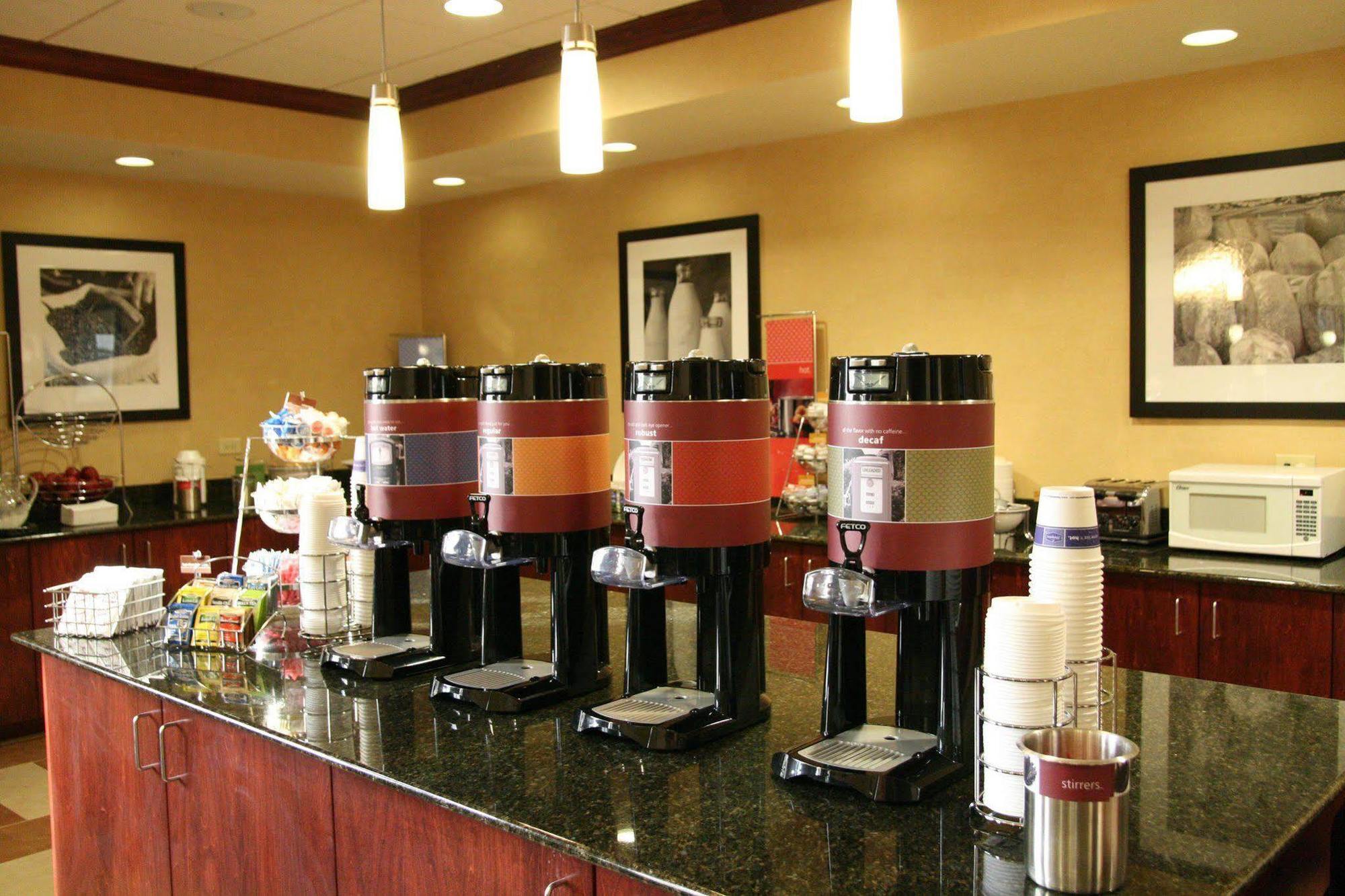 Hampton & Indianapolis-airport Hotel 3*