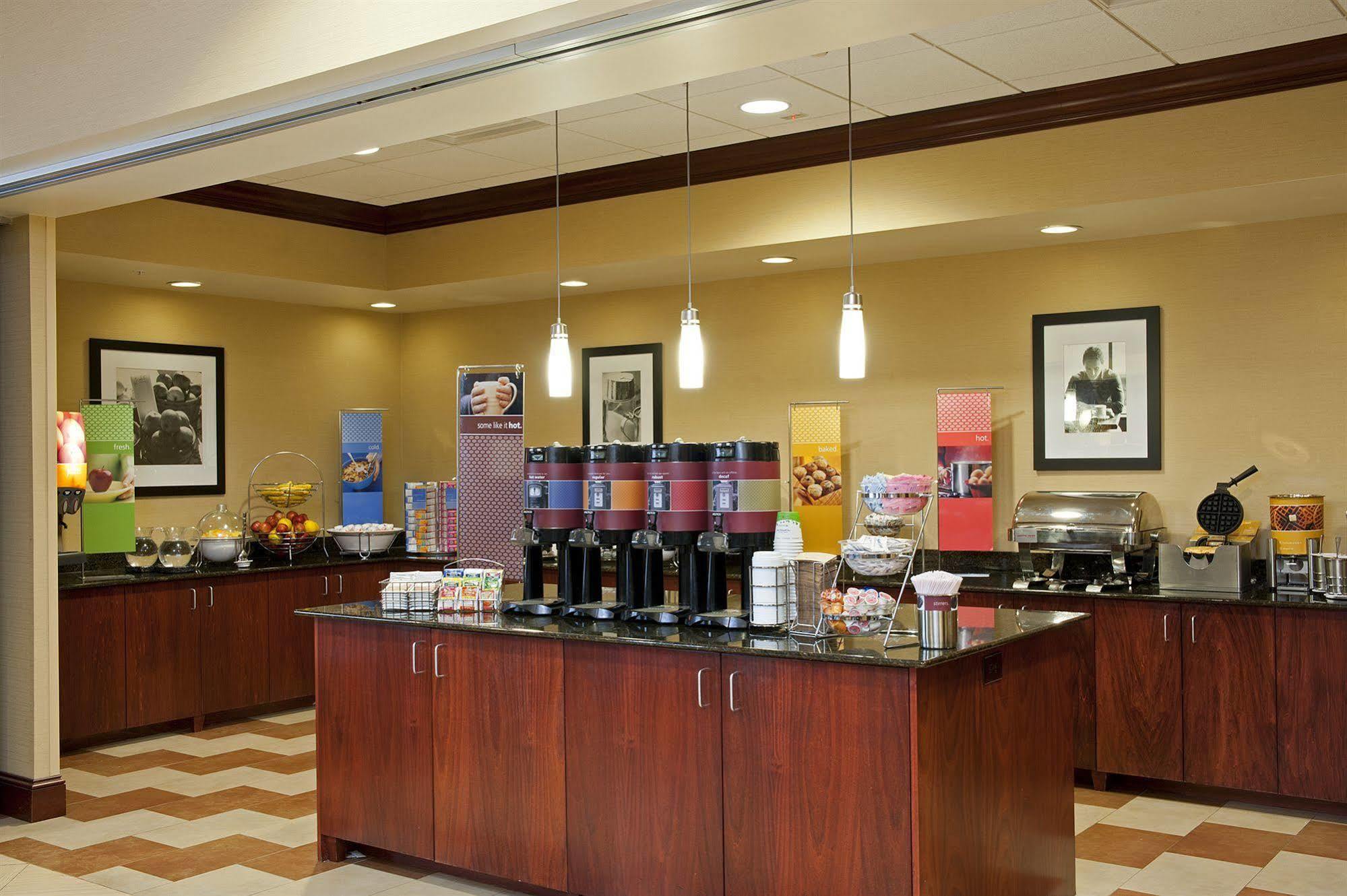 Hampton & Indianapolis-airport 3*