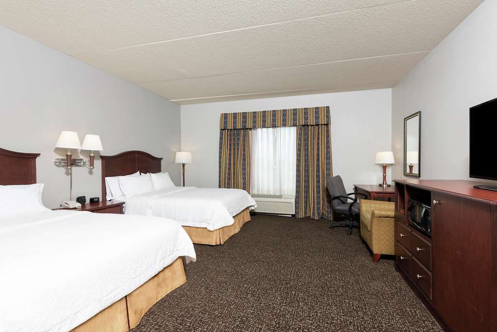 Hampton & Indianapolis-airport Hotel