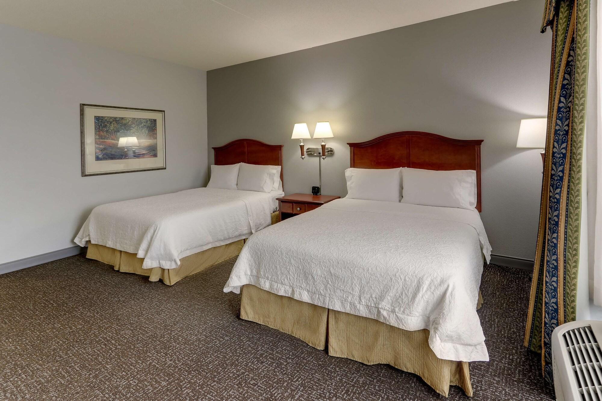 Hampton & Indianapolis-airport Hotel 3*