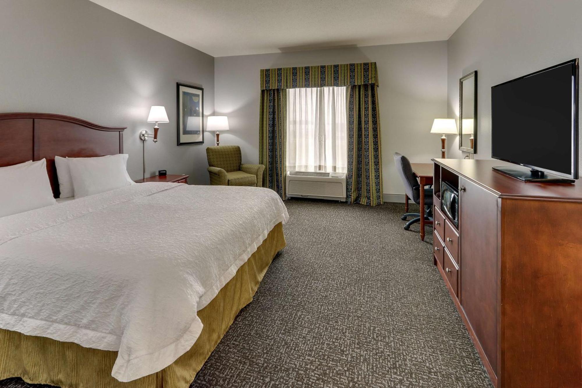 Hampton & Indianapolis-airport Hotel