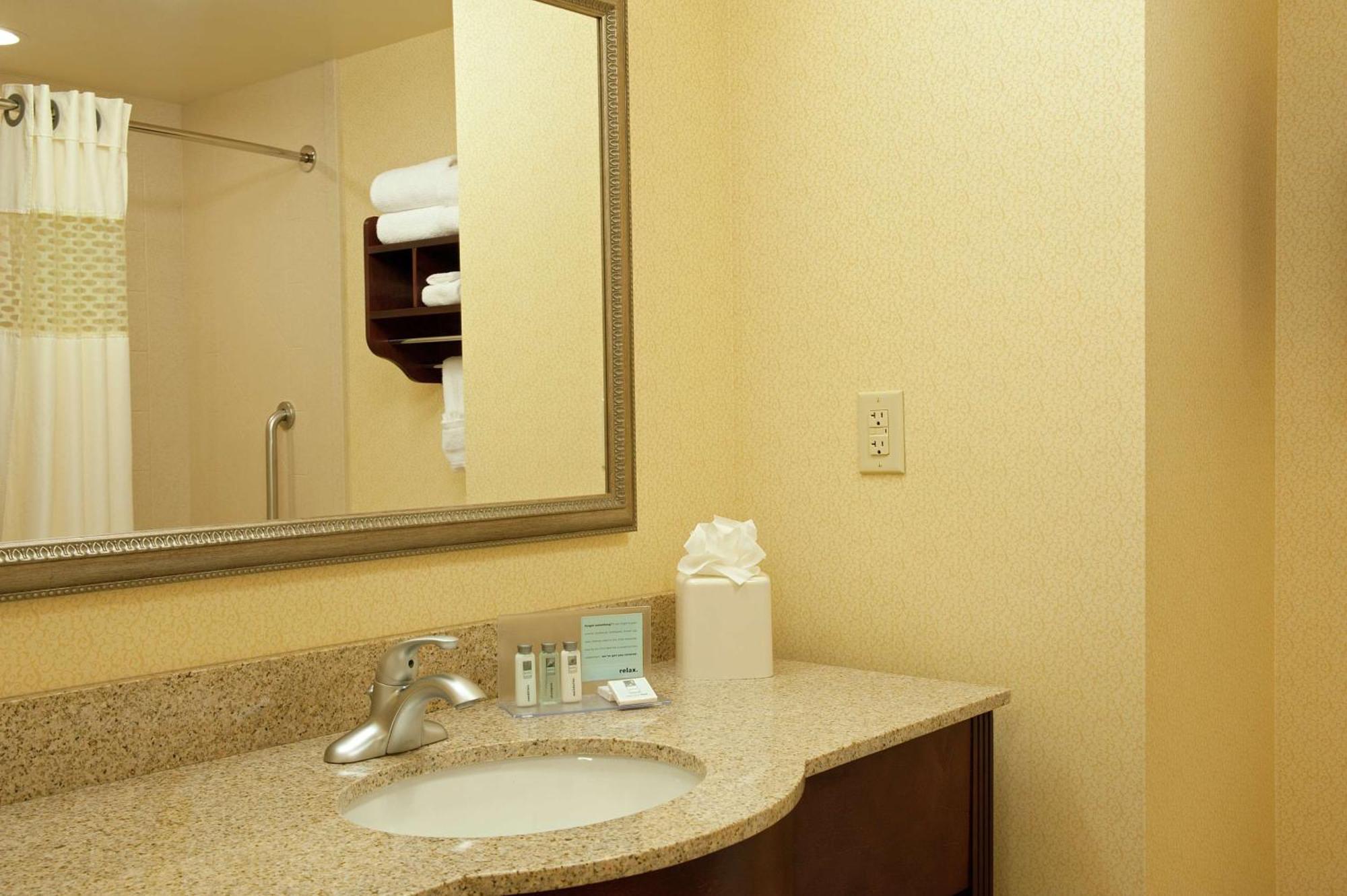Hampton & Indianapolis-airport Hotel