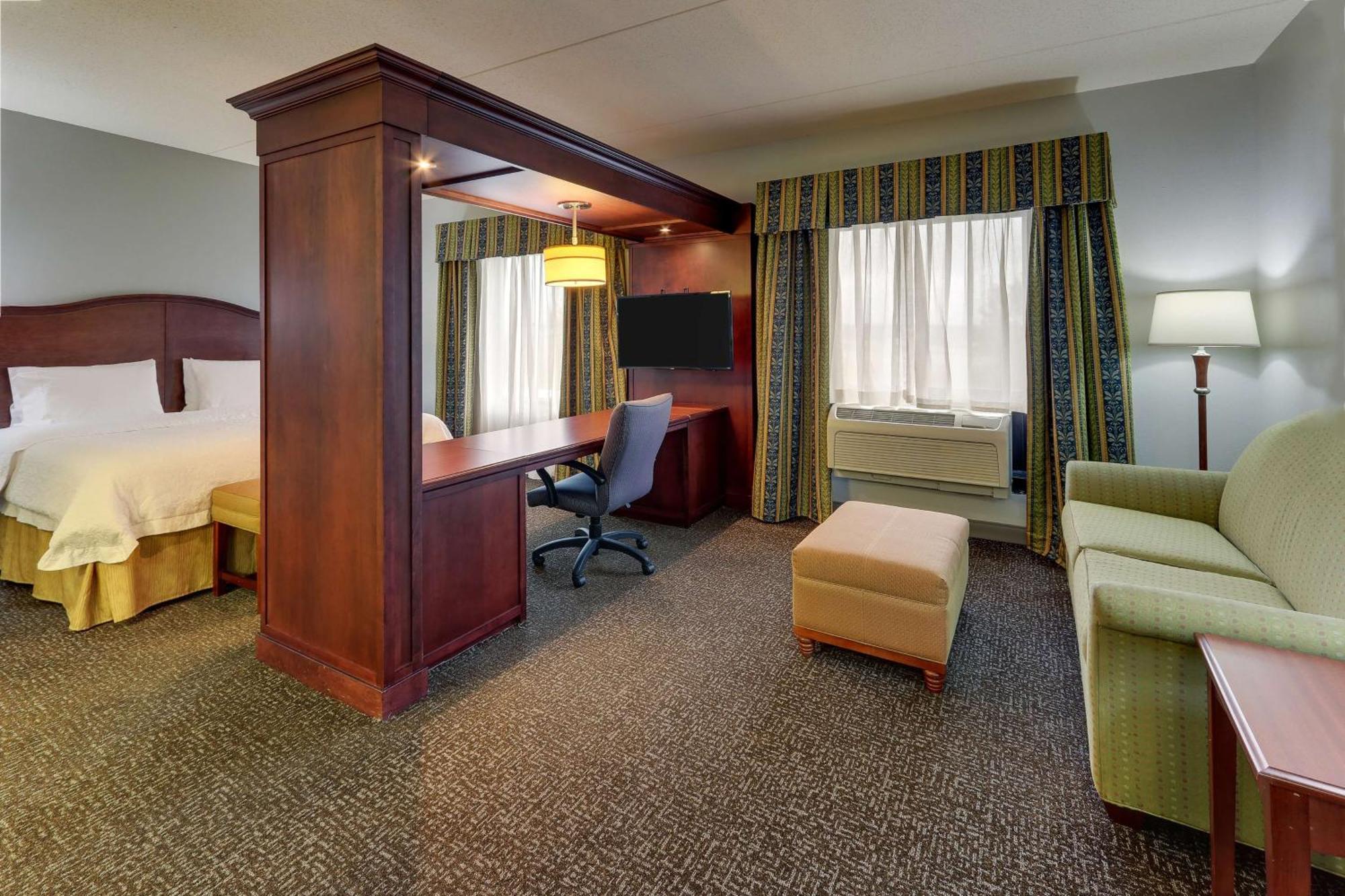 Hampton & Indianapolis-airport Hotel 3*