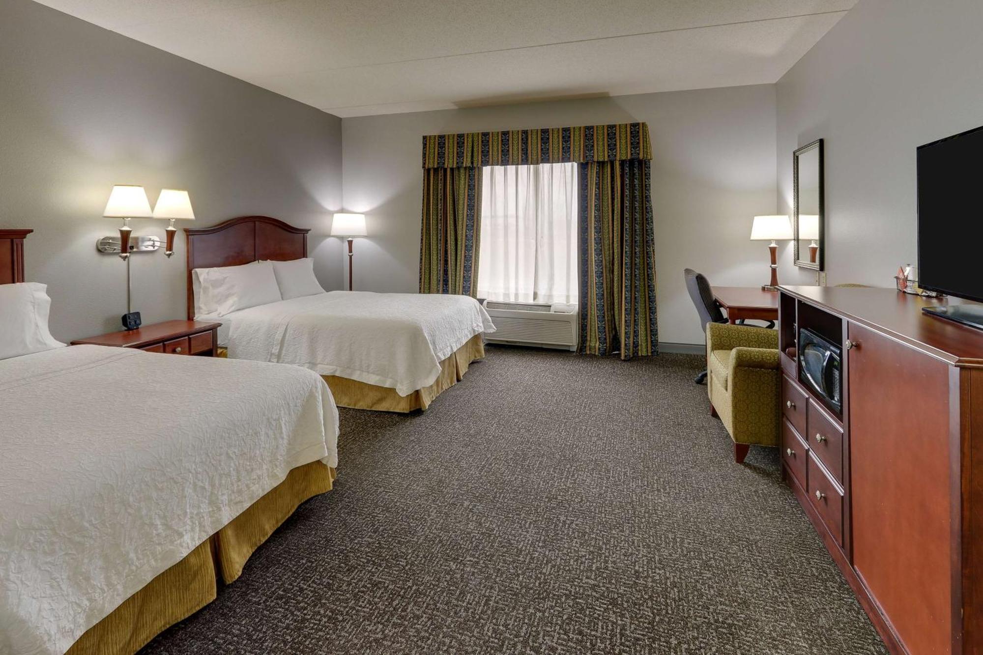 Hampton & Indianapolis-airport Hotel