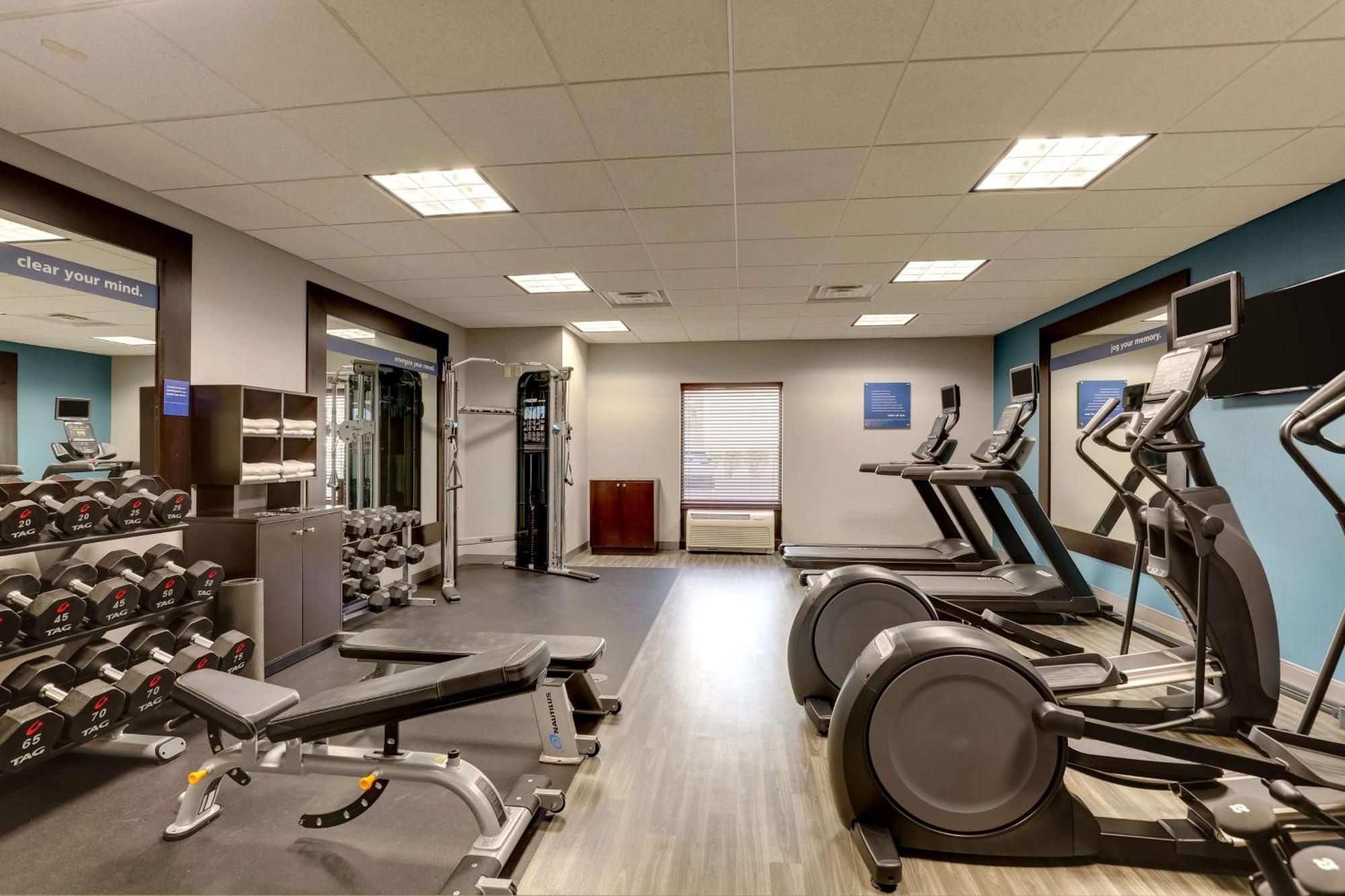 Hampton & Indianapolis-airport Hotel 3*