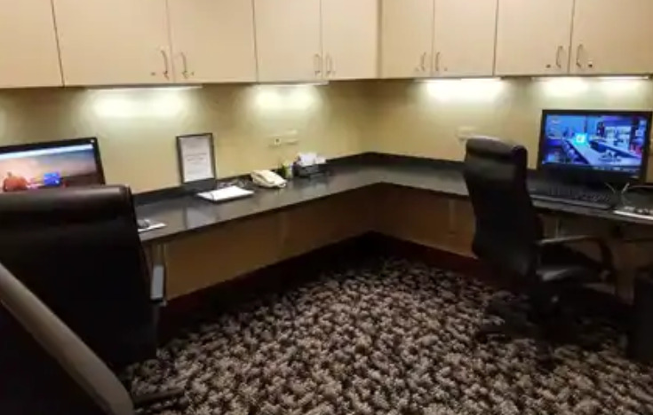 Hampton & Indianapolis-airport 3*